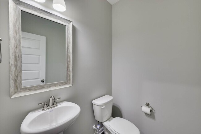 Building Photo - Beautifully maintained 4 / 2.5 home in Joh...