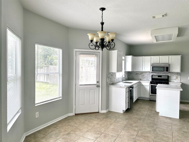 Building Photo - 15410 Fir Woods Ln