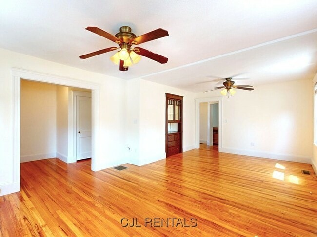 Building Photo - 25 Charlotte Rd