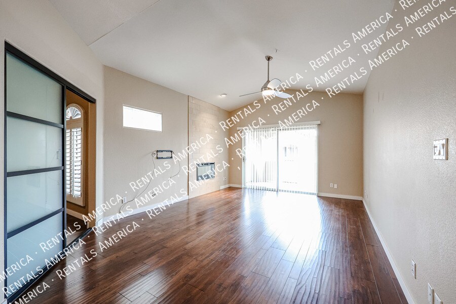Building Photo - 8653 E Royal Palm Rd