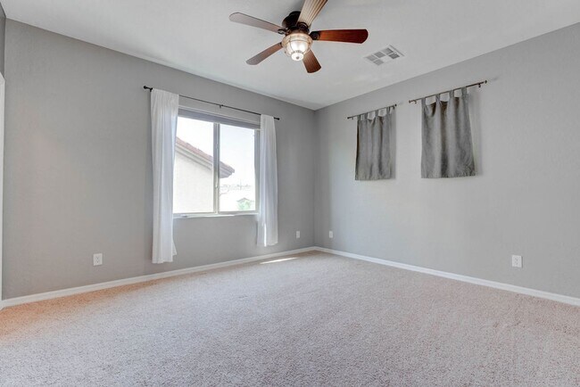 Building Photo - 2589 Chateau Clermont St