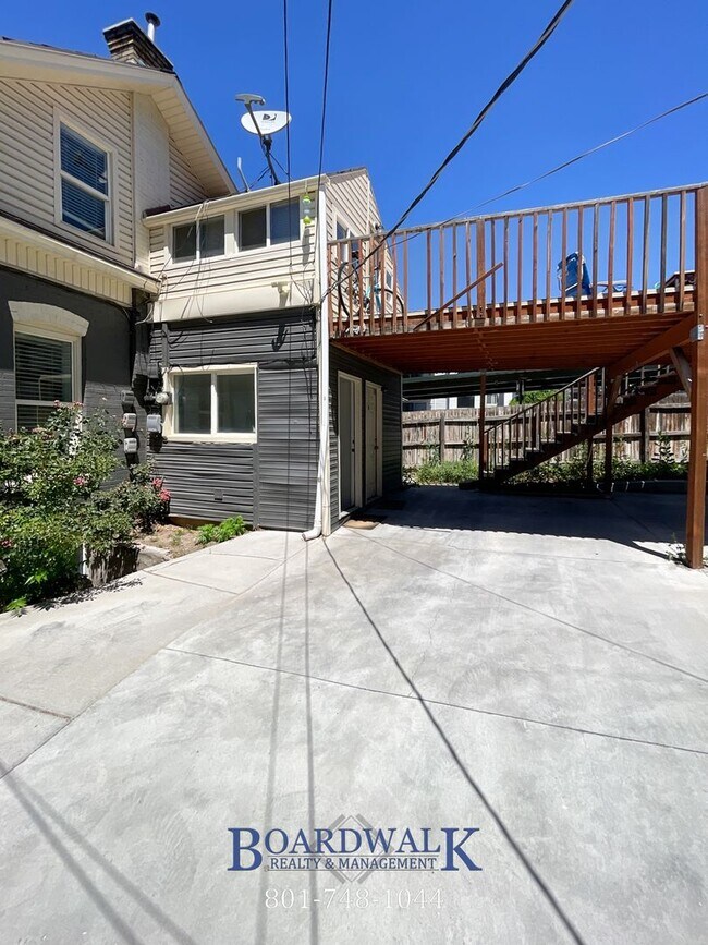 Building Photo - 555 S 900 E