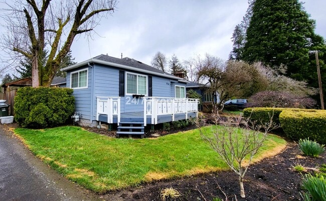 Building Photo - Inviting 3 BD | 2 BA Home with Big Backyard in West Linn