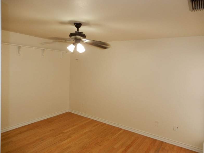 Building Photo - 609 N McColl Cir