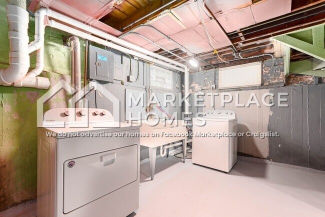 Building Photo - 2604 Elm St