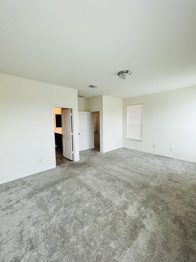 Building Photo - 6229 Mantalcino Dr