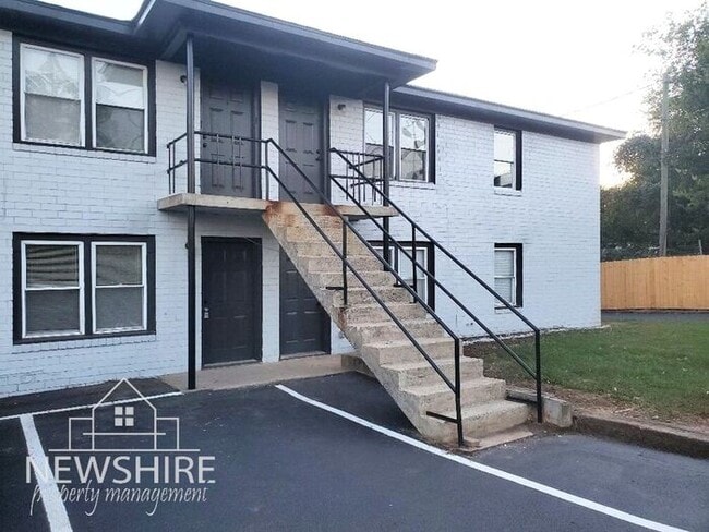 Building Photo - 2 Bedroom Apartments - Discover Hampton Ave Apartments in Greenville, SC!