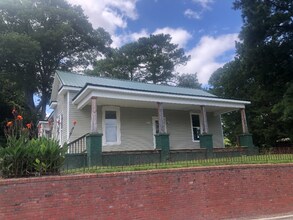 Building Photo - 106 Corbett St
