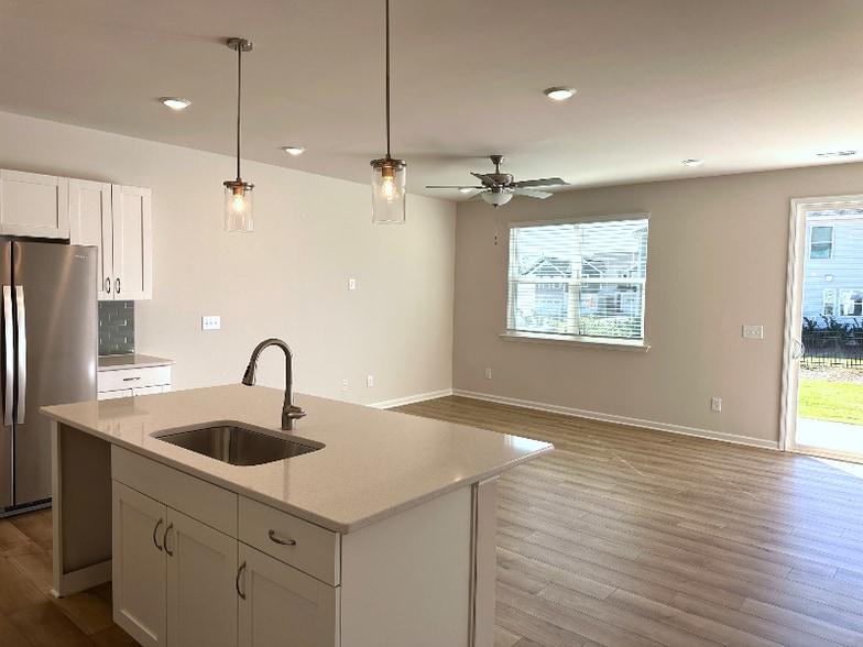 Building Photo - 155 Pinkie Ln