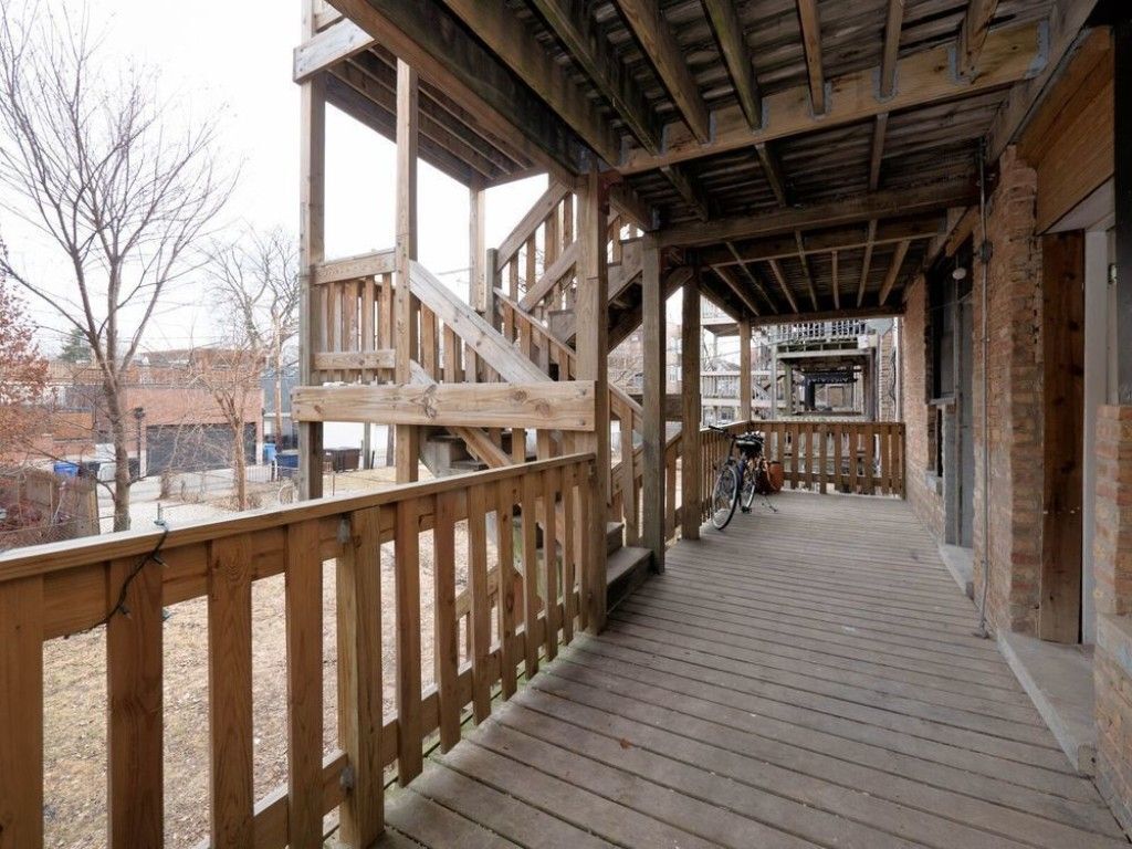 Building Photo - 3249 N Damen Ave