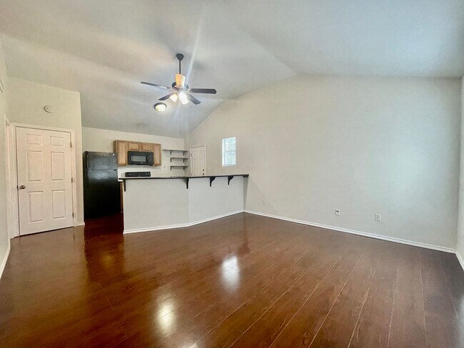 Building Photo - A slice of the Texas Hill Country - 1 Bedroom, 1 Bathroom with large back deck!