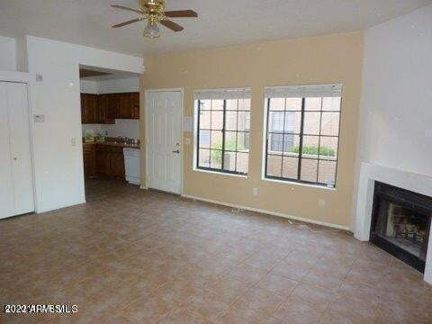 Building Photo - "Chic 2-Bedroom Retreat with 2.5 Baths in Prime Tempe Location – 1,072 Sq Ft of Modern Living!"