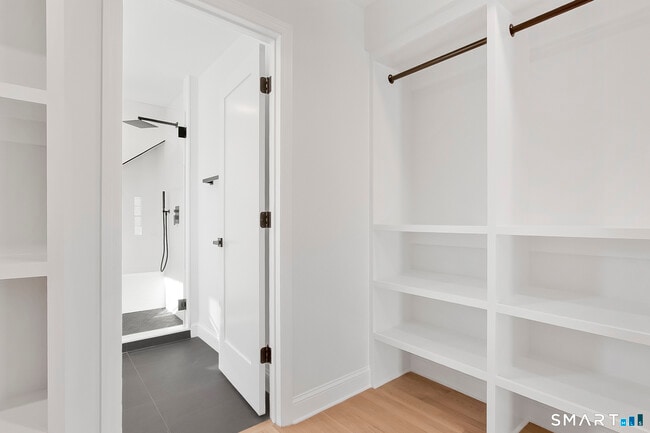 Building Photo - 10 Greenwood Ave