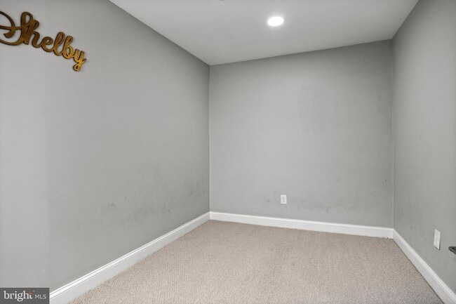 Building Photo - 418 Vine St