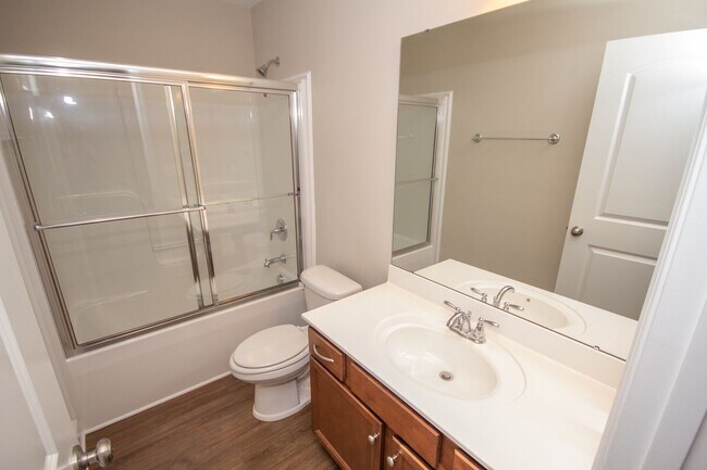 Building Photo - Spacious Full Brick in Athens City Limits!...