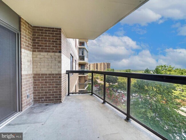 Building Photo - 8350 Greensboro Dr