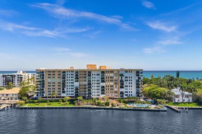 Building Photo - 1150 Hillsboro Mile