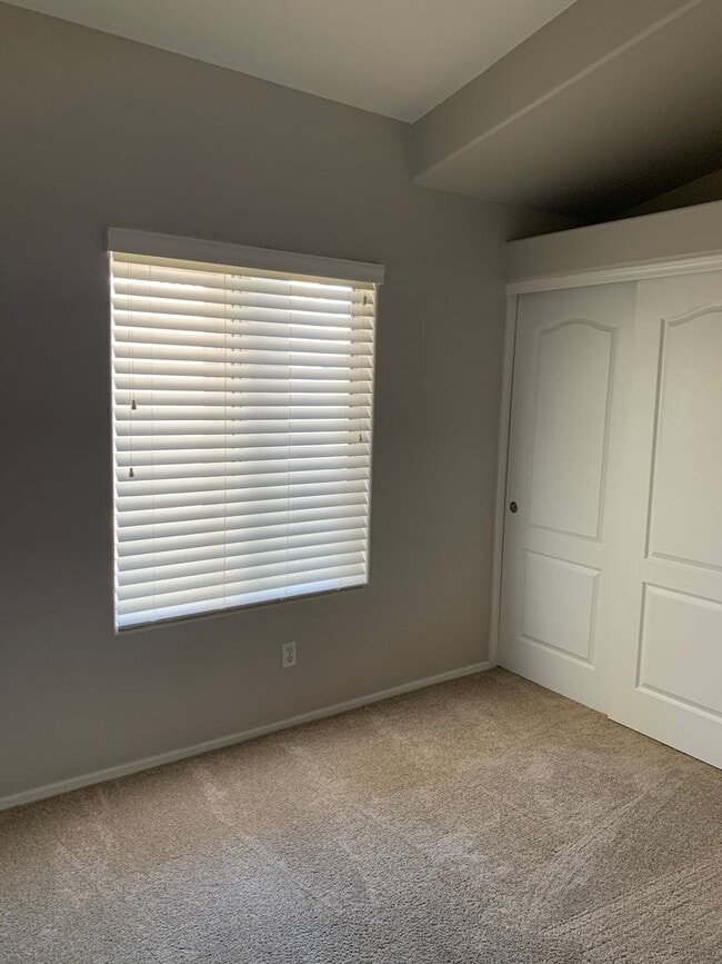 Building Photo - Spacious 3-Bedroom Home with Pool in Beaut...