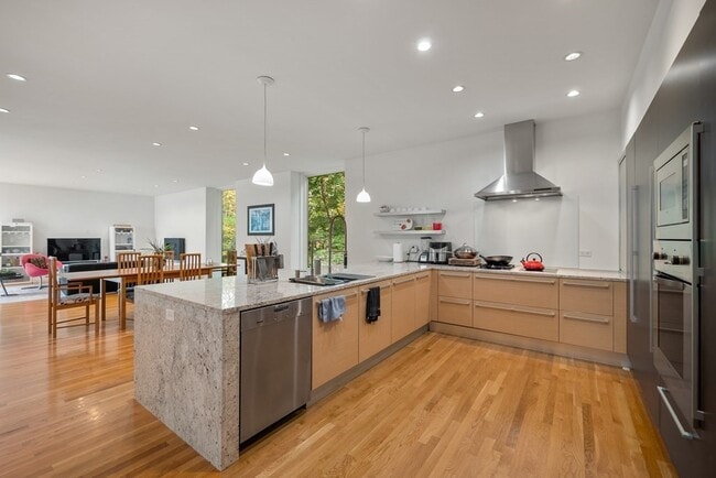 Building Photo - 35 Thornberry Rd