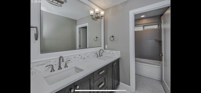 Building Photo - Stunning Executive Home in Cedar Mill/Beth...