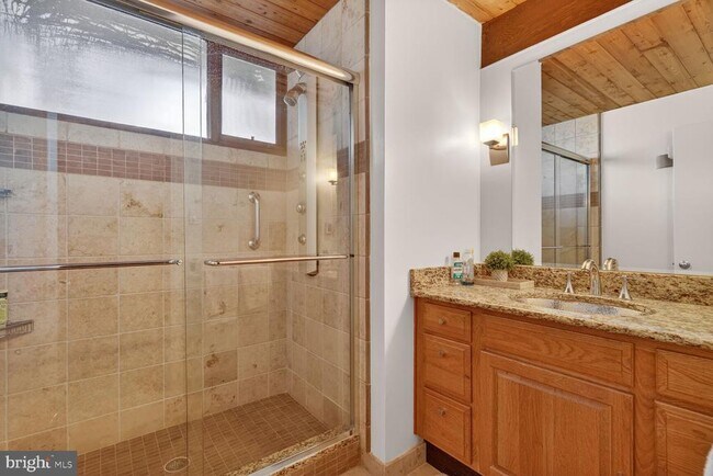 Building Photo - 1219 Ingleside Ave