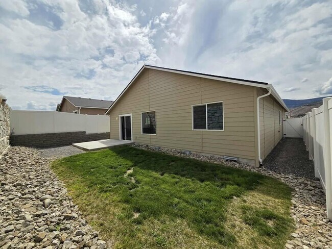 Building Photo - Amazing Brand New Home with 3 Bedrooms & 2 Bathrooms! Sage Brooke Neighborhood!