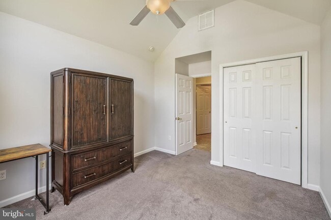 Building Photo - 102 Hunter's Way