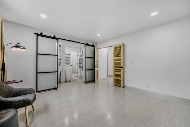 Building Photo - Golf Course Views from LVCC home