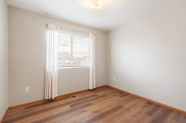 Building Photo - 3-Bedroom Ranch Home Close to Downtown Wellington