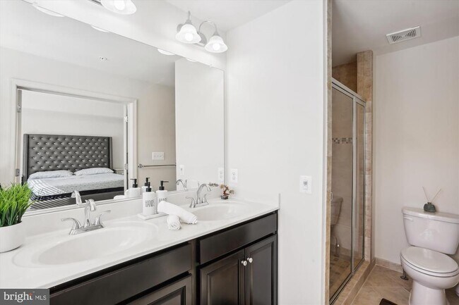 Building Photo - 13950 Estuary Dr