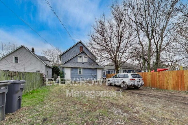 Building Photo - 413 N Oxford St