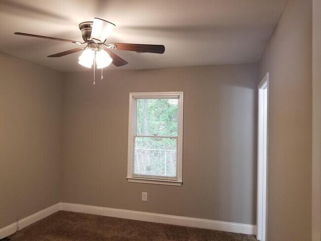 Building Photo - 557 Rustwood Dr