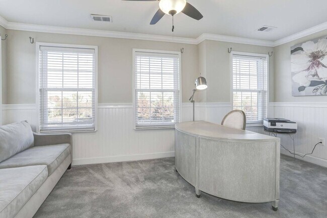 Building Photo - BEAUTIFUL 4 LEVEL TOWNHOME IN GERMANTOWN. 4 BEDROOM, 4.5 BATHS