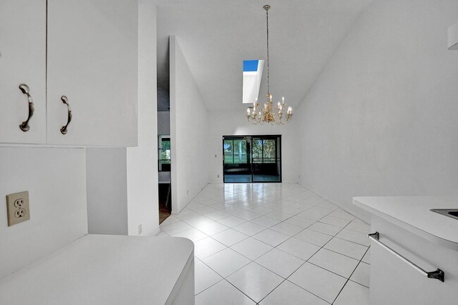 Building Photo - 8578 Eagle Run Dr