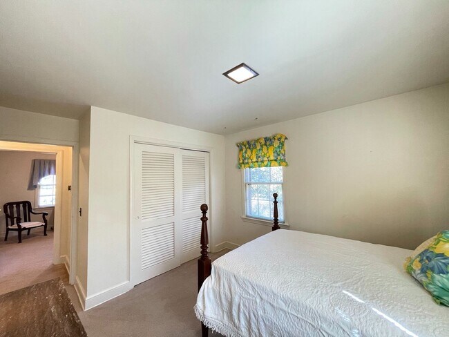 Building Photo - Fully Furnished~All Inclusive~Waiting For YOU!