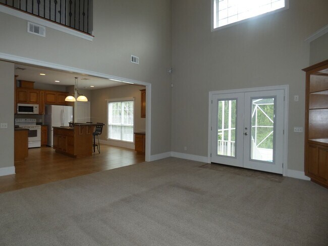 Building Photo - Marvelous Executive Pool Home in Hammersmith