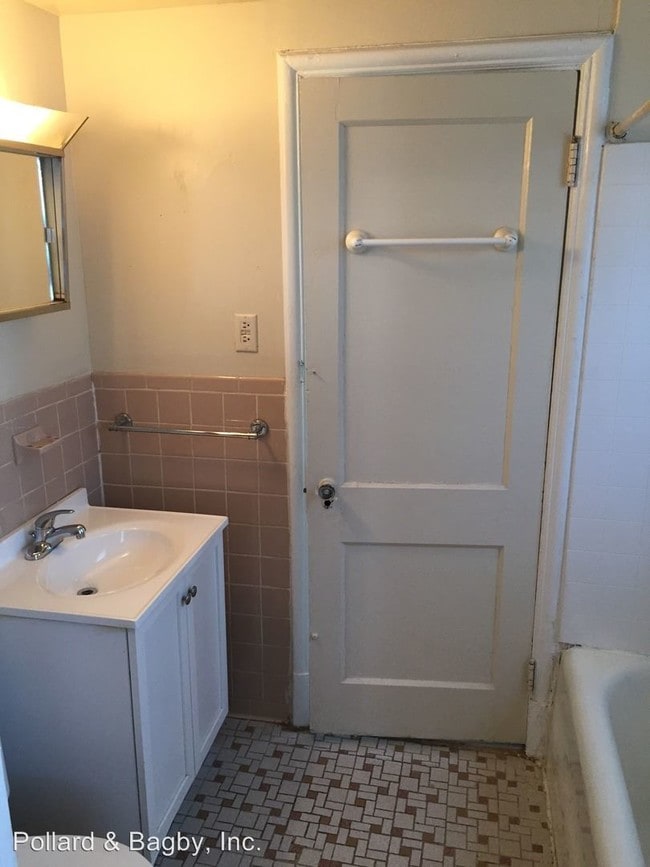 Building Photo - 509 N Mulberry St