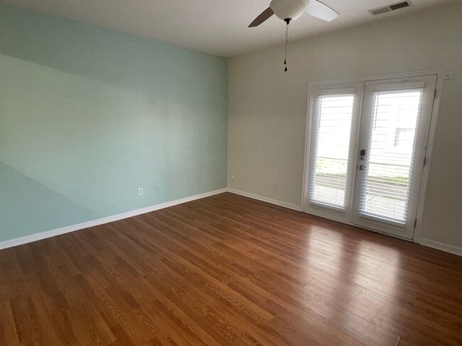 Building Photo - 2BR Townhome w/ Deeded Parking, In-Unit W/D, Patio in Optimist Park