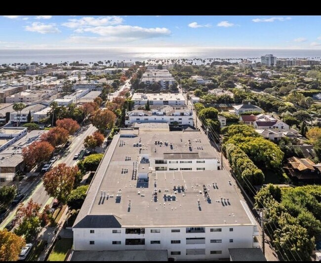 Building - 521 Montana Ave