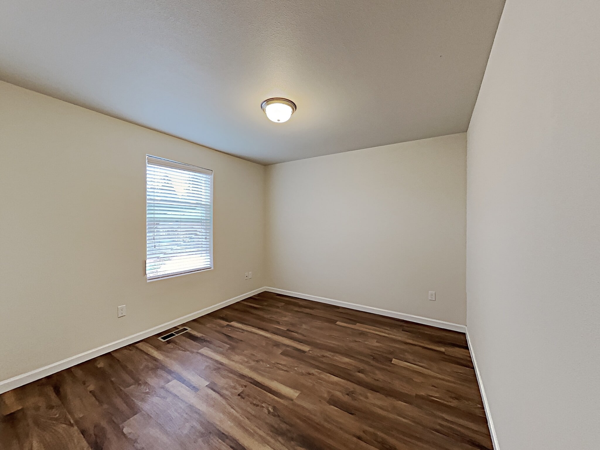 Building Photo - 9011 NE 165th Ave