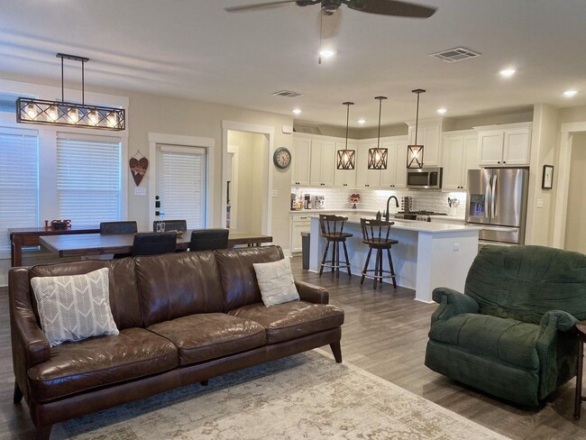 Building Photo - 412 Carneros Dr