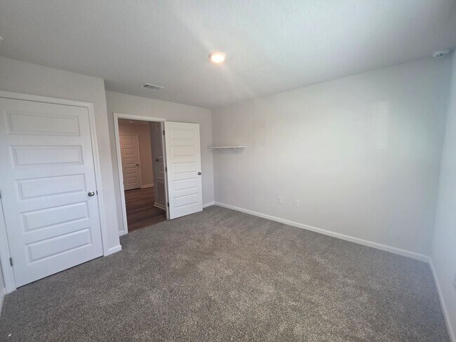 Building Photo - Nearly New 4BR/2BA home close to I10 with energy savings built in