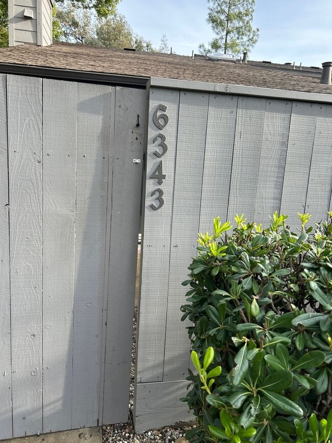 Building Photo - Desirable 3 bedroom 2 bath condo