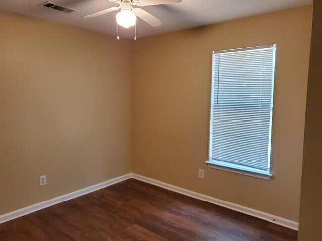 Building Photo - 1812 Clunan Cove