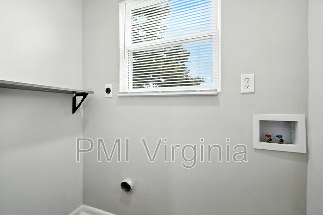 Building Photo - 5081 Holly Farms Dr