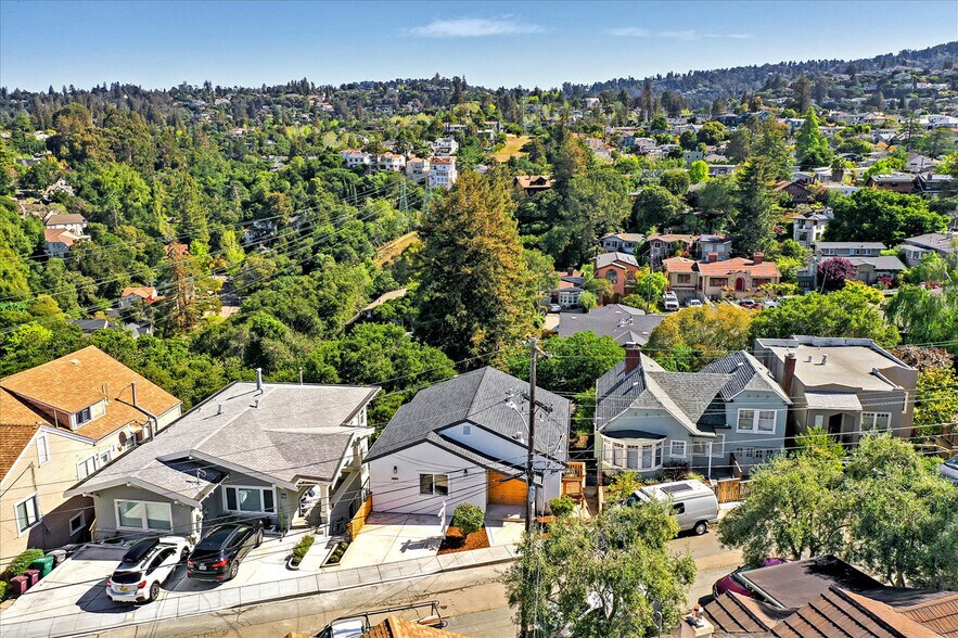 Building Photo - 914 Everett Ave