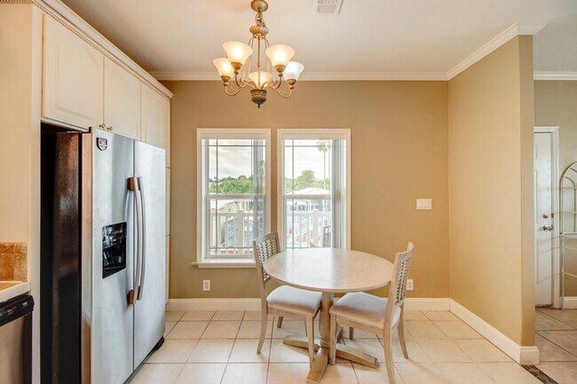 Building Photo - 210 W 2nd Ct