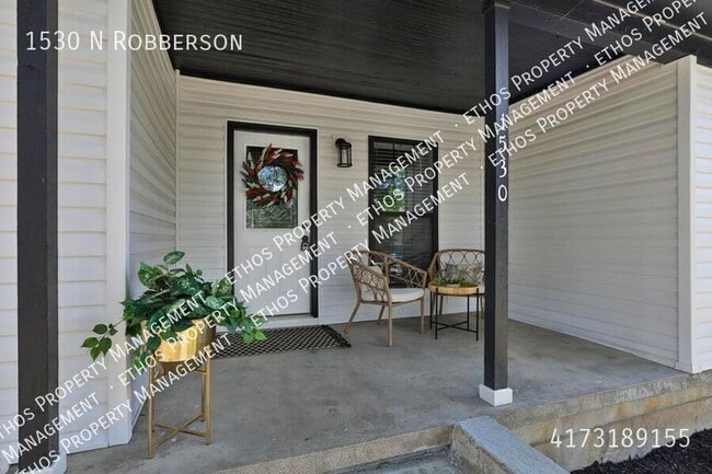 Building Photo - 1530 N Robberson-