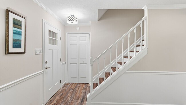 Building Photo - Newly Renovated 5 Bedroom Home With Country Porch!