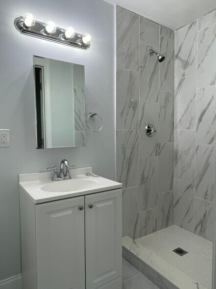 Building Photo - 146 Columbia St